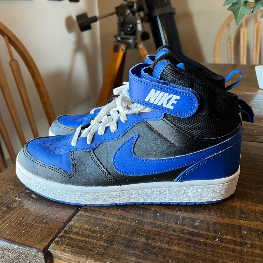 Nike Court Borough Mids youth size 5.5